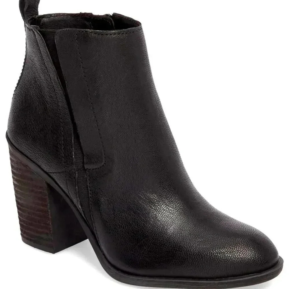 Lucky Brand Sassa Chelsea Boots